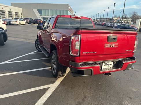 Used 2018 GMC Canyon Denali image 3