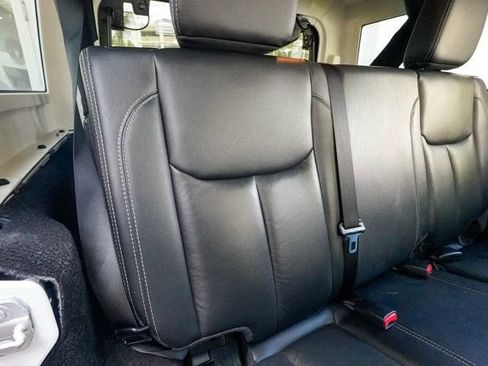 Used 2016 Jeep Wrangler Unlimited Rubicon image 89