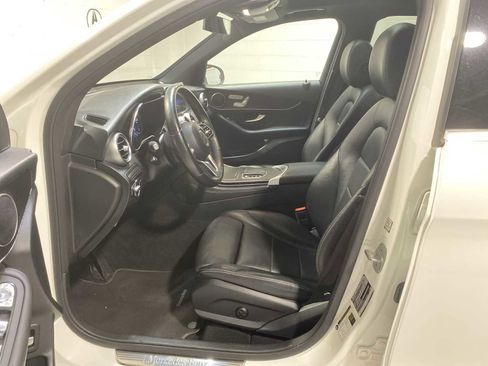 Used 2021 Mercedes-Benz GLC 300 4MATIC image 2