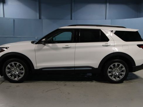 Used 2025 Ford Explorer Active w/ Active Comfort Package image 28