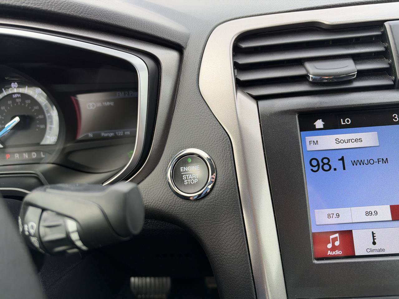 Used 2019 Ford Fusion SE FWD image 18