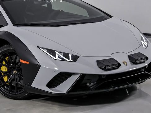 Used 2023 Lamborghini Huracan Sterrato image 3