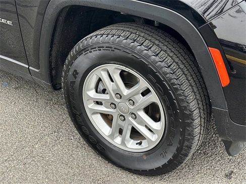 Certified 2023 Jeep Grand Cherokee Laredo image 7