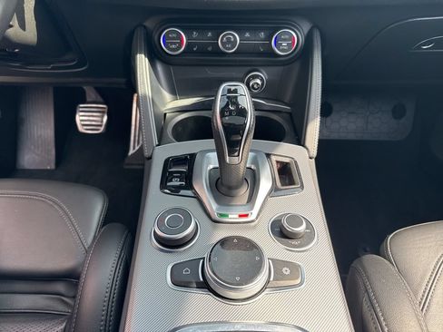 Used 2022 Alfa Romeo Stelvio Veloce AWD/4WD image 44