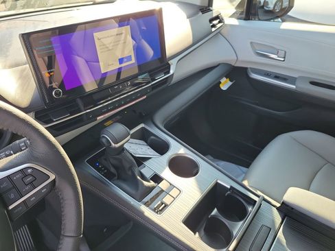 New 2026 Toyota Sienna XLE image 24