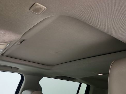 Used 2018 Cadillac Escalade ESV Luxury RWD image 16
