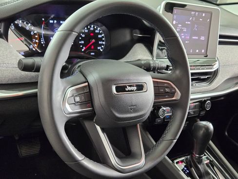 Used 2022 Jeep Compass Latitude FWD image 25
