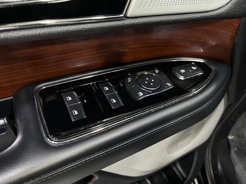 Used 2020 Lincoln Navigator Reserve w/ Luxury Package image 16