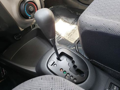 Used 2010 Toyota Yaris 4-Door Hatchback FWD image 24