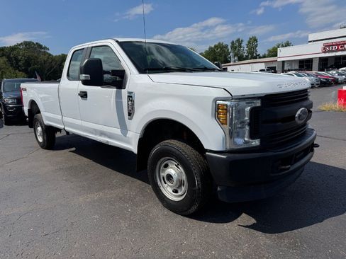 Used 2018 Ford F250 XL w/ Power Equipment Group AWD/4WD image 7