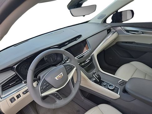 Used 2022 Cadillac XT5 Premium Luxury w/ Technology Package AWD/4WD image 10