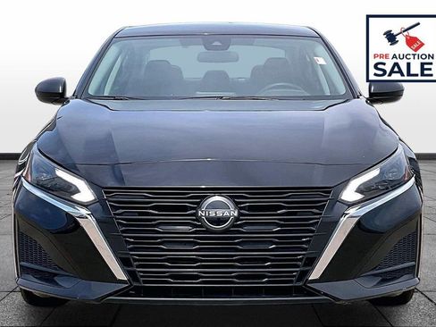 Used 2024 Nissan Altima 2.5 SV FWD image 3