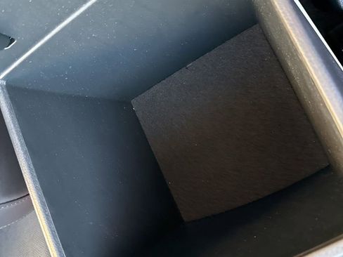 Used 2024 Kia Carnival LX image 26