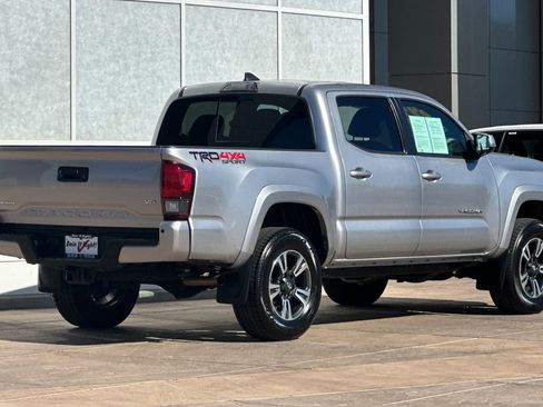 Certified 2018 Toyota Tacoma TRD Sport image 4