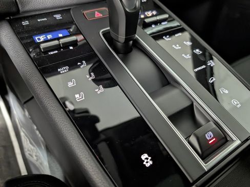 New 2026 Porsche Macan image 33