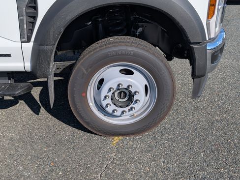New 2025 Ford F550 4x4 Crew Cab image 8