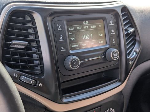 Used 2017 Jeep Cherokee Altitude image 21