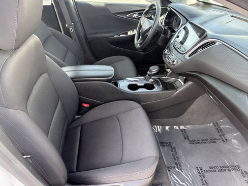Used 2024 Chevrolet Malibu LT FWD image 9