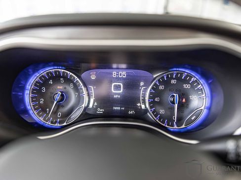 Used 2022 Chrysler Pacifica Touring-L image 26