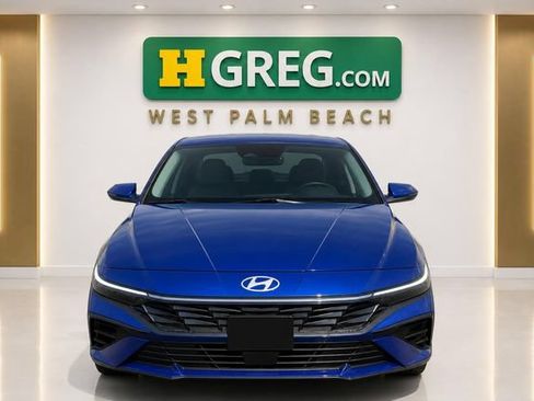 Used 2025 Hyundai Elantra Limited FWD image 4
