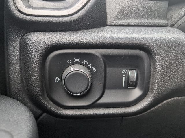 Used 2022 RAM 3500 Tradesman w/ Chrome Appearance Group AWD/4WD image 17