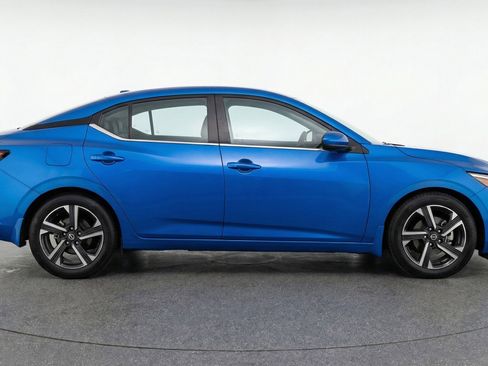 Used 2025 Nissan Sentra SV image 11