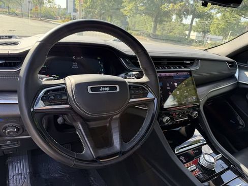 Used 2022 Jeep Grand Cherokee Overland w/ Advanced Protech Group III AWD/4WD image 15
