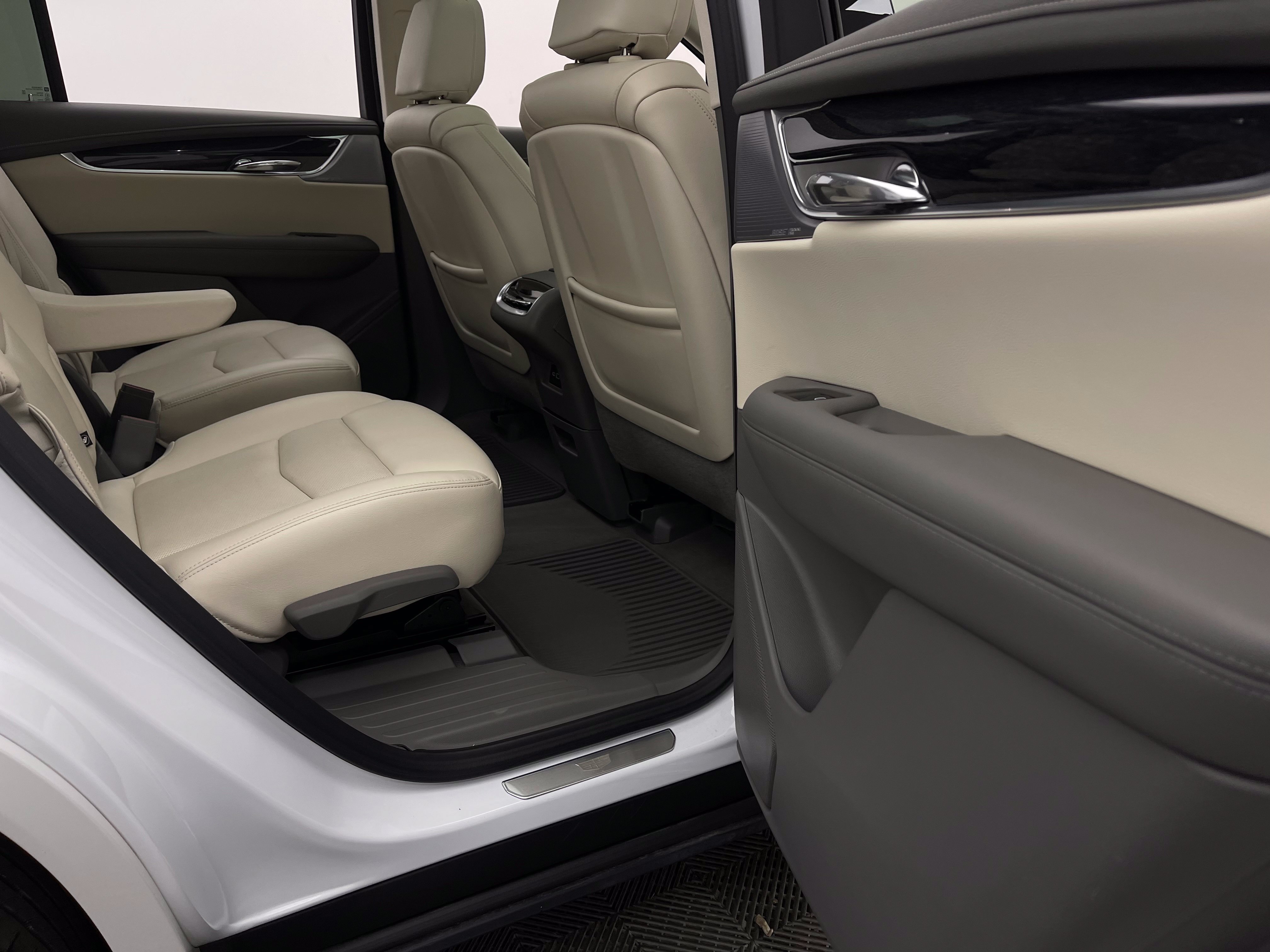 Used 2024 Cadillac XT6 Premium Luxury FWD image 40