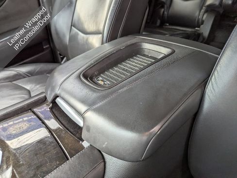 Used 2020 Cadillac Escalade Platinum AWD/4WD image 33