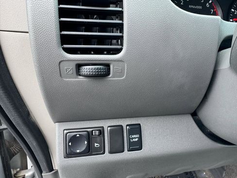 Used 2010 Nissan Frontier SE image 30