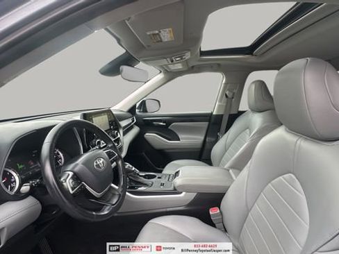 Used 2022 Toyota Highlander XLE image 11