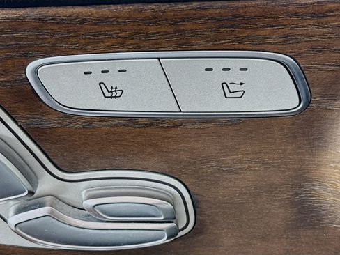 Used 2018 Mercedes-Benz C 300 4MATIC Cabriolet image 22