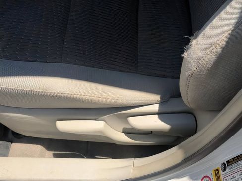 Used 2014 Toyota Camry LE FWD image 16