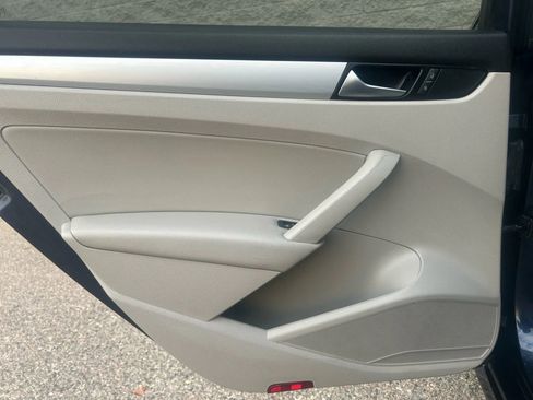 Used 2013 Volkswagen Passat TDI SE FWD image 19