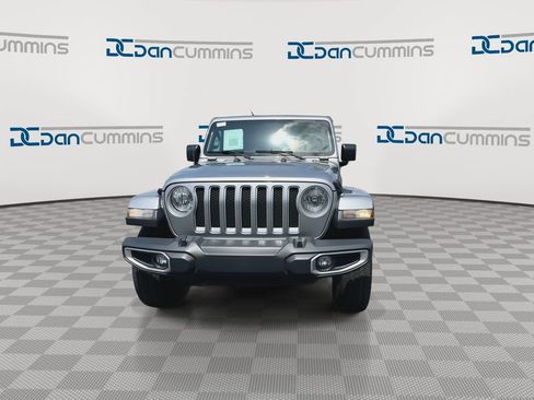 Used 2019 Jeep Wrangler Unlimited Sahara AWD/4WD image 4