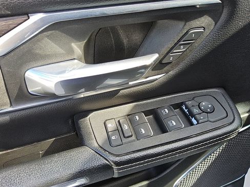 Used 2025 RAM 1500 Laramie AWD/4WD image 18