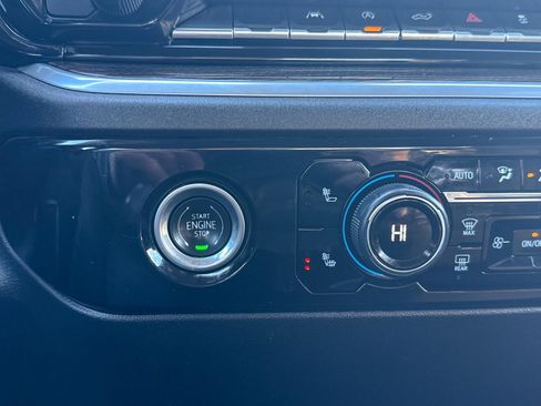 Used 2022 Chevrolet Silverado 1500 LT image 31