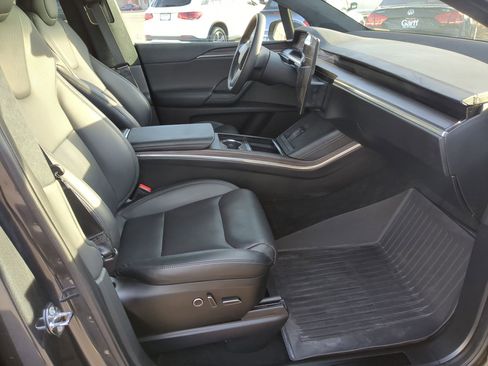 Used 2024 Tesla Model X image 32