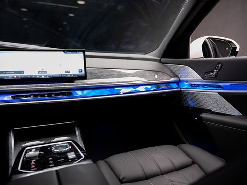 Used 2024 BMW 760i xDrive image 42