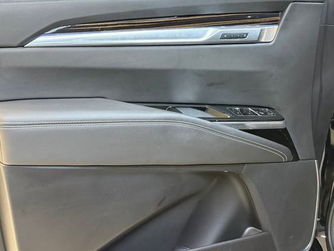 Used 2025 Cadillac Escalade ESV Luxury RWD image 11