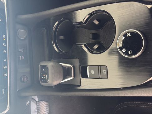 Used 2024 Nissan Rogue SV image 21