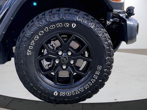 Certified 2024 Jeep Gladiator Sport AWD/4WD image 32
