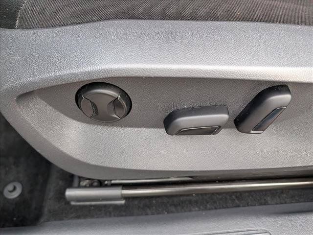 Used 2022 Volkswagen Tiguan SE AWD/4WD image 27