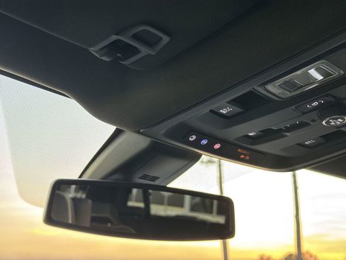 Used 2022 GMC Yukon XL SLT w/ SLT Premium Package image 27