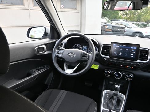 Used 2022 Hyundai Venue SEL image 23
