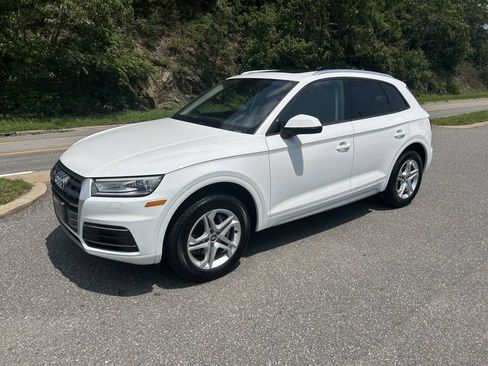 Used 2018 Audi Q5 2.0T Premium w/ Convenience Package AWD/4WD image 2