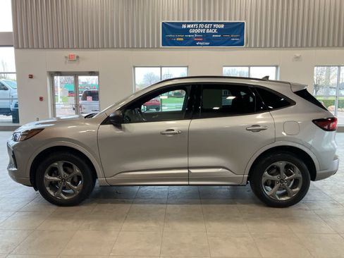 Used 2024 Ford Escape ST-Line w/ Tech Pack #1 AWD/4WD image 8