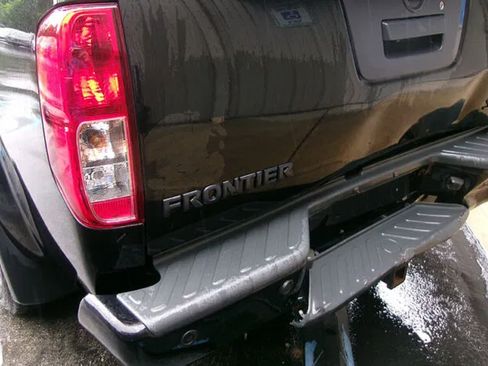 Used 2019 Nissan Frontier SV w/ Value Truck Package AWD/4WD image 7