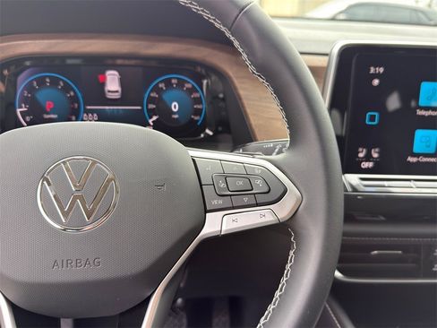 New 2026 Volkswagen Atlas SE image 17