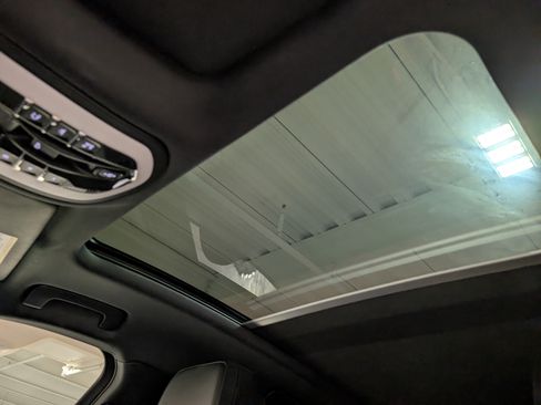 Certified 2026 Porsche Macan AWD/4WD image 40